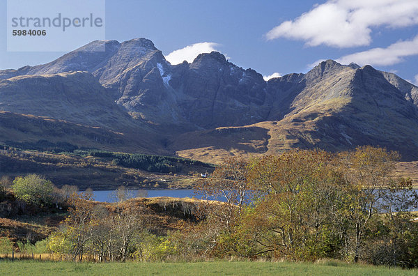 Black Cuillins Grat  von den Ufern des Loch patschen  Isle Of Skye  Innere Hebriden  Schottland  Vereinigtes Königreich  Europa