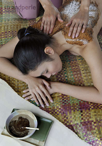 Kaffee-Peeling im Ylang Ylang Spa at Tal Vista Hotel in Tagaytay  Philippinen  Südostasien  Asien