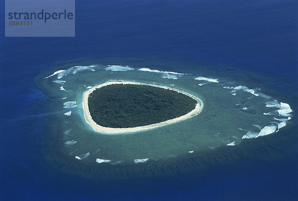 Luftbild von Riff Bildung und Island  Fiji  Pazifische Inseln  Pazifik
