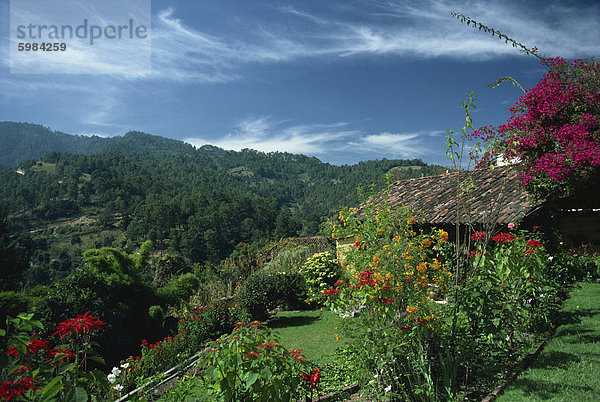 Hügellandschaft bei Chichicastenango in Guatemala  Zentralamerika