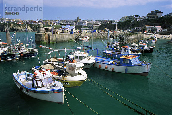 Fischerboote im Hafen  Newquay  Cornwall  England  Vereinigtes Königreich  Europa