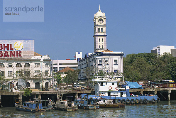 Die Waterfront und Penang Port Kommission Gebäude der Stadt Georgetown  Penang  Malaysia  Südostasien  Asien