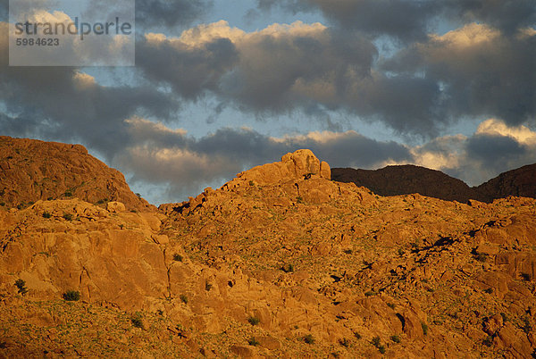 Abenddämmerung Licht auf Berge  Tafraoute  Marokko  Nordafrika  Afrika