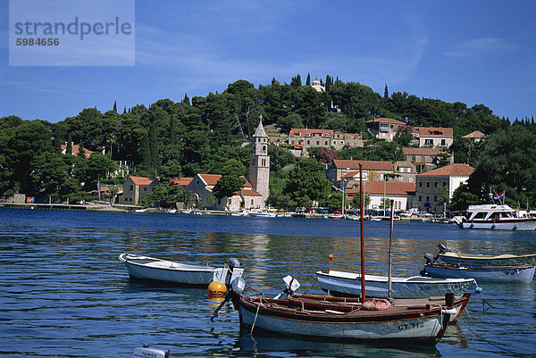 Cavtat Promenade und Hafen  Dalmatien  Kroatien  Europa