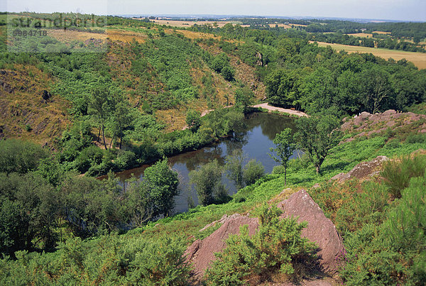 Blick über Le Val sans Retour  günstiger im Paimpont Wald  Bretagne  Frankreich  Europa