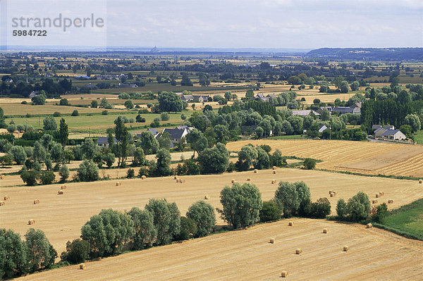 Blick über die Felder zum Mont St. Michel  Mont-Dol  Ille-et-Vilaine  Bretagne  Frankreich  Europa