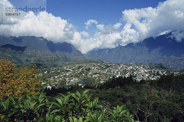 Stadt gesehen von Roche Merveilleuse  Cilaos  Réunion  Indischer Ozean  Afrika