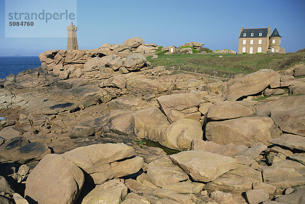 Felsbrocken Frankreich Europa Küste Leuchtturm Bretagne Ploumanach Rose