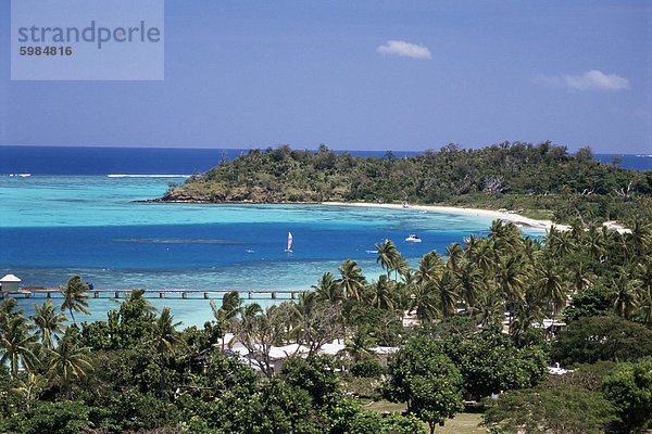 Lagune mit Coral sand Strand geschützt von äußeren Korallenriff  Mana Island in die Mamanuca Group  Fidschi