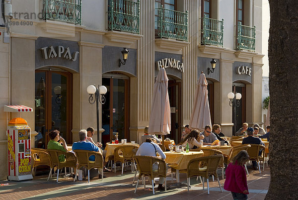 Café im Freien  Nerja  Costa Del Sol  Andalusien (Andalusien)  Spanien  Europa