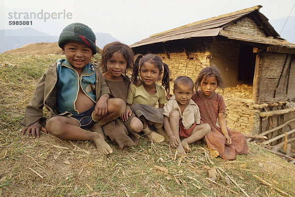 Porträt von Kleinkindern  Gandruk  Nepal  Asien