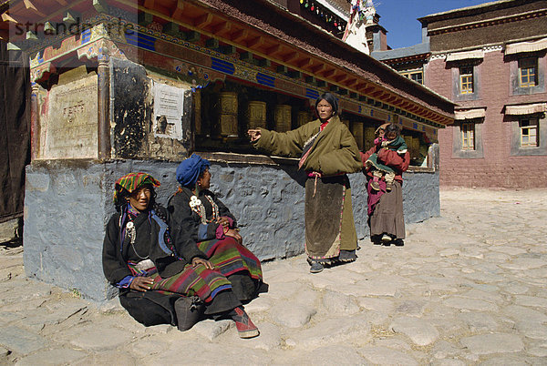 Gebetsmühlen  Sakya-Kloster  Tibet  China  Asien