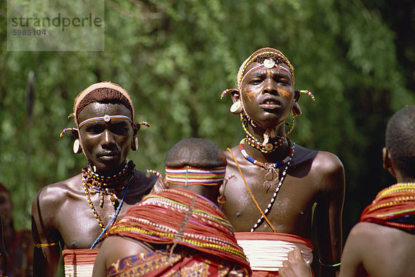 Samburu-Krieger  die tanzen  Kenia  Ostafrika  Afrika