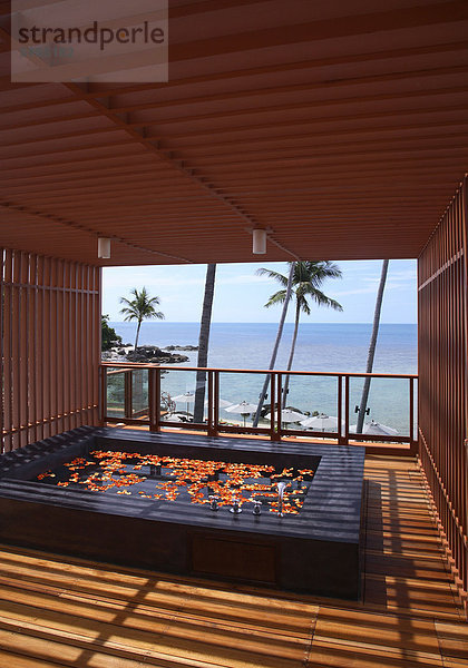 Spa Deck mit Blütenbad Sasha Resort in Koh Samui  Thailand  Südostasien  Asien