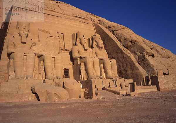 Tempel von Re-Herakhte für Pharao Ramses II  verschoben  wenn hohe Assuan-Staudamm gebaut  UNESCO Weltkulturerbe  Abu Simbel  Nubien  Ägypten  Nordafrika  Afrika