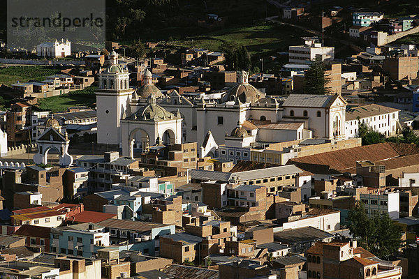 Luftbild von Dom und Stadt  Copacabana  Titicacasee  Bolivien  Südamerika