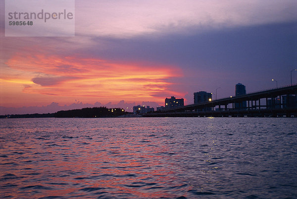 Sonnenuntergang  in der Nähe von Miami  Florida  Vereinigte Staaten von Amerika  Nordamerika