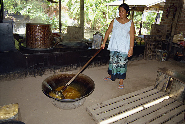 Herstellung von Zuckersirup aus Palmöl  Thailand  Südostasien  Asien