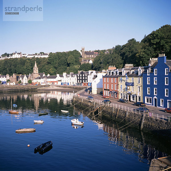 Hafen und Hauptstraße  Tobermory  Insel Mull  Argyllshire  Innere Hebriden  Schottland  Vereinigtes Königreich  Europa