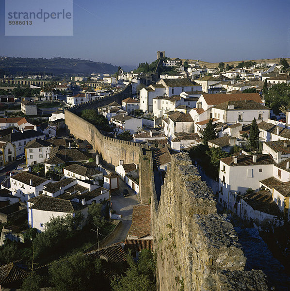 Mittelalterliche Festungsstadt  traditionelle Hochzeitsgeschenk der Könige  Königinnen  Obidos  Estremadura  Portugal  Europa