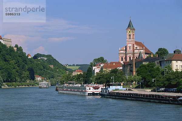 Die Donau  Passau  Bayern  Deutschland  Europa