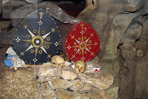 Höhle Grab bei Londa  Toraja Region  Sulawesi  Indonesien  Südostasien  Asien