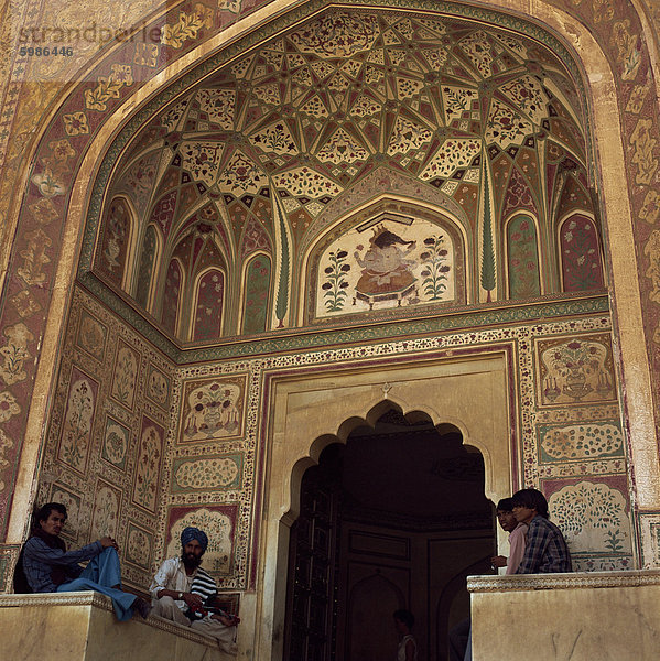 Staatliche Ganesh Pol Gate  Amber Palast  Jaipur  Rajasthan  Indien  Asien