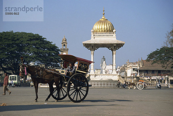 Pferd und Wagen  Mysore  Karnataka Zustand  Indien  Asien