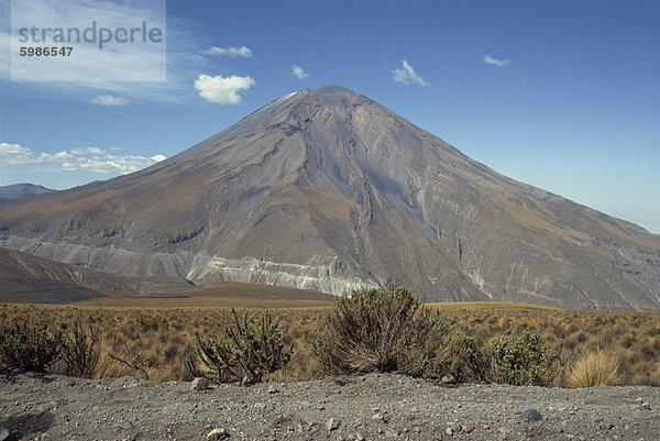 Erstarrte Lavaströme  El Misti Vulkan  5821m  Arequipa  Peru  Südamerika