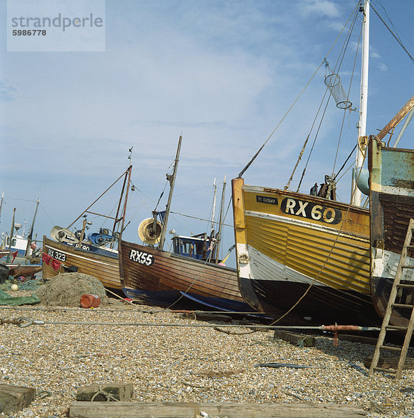 Fischerboote am Kiesstrand  Hastings  East Sussex  England  Vereinigtes Königreich  Europa