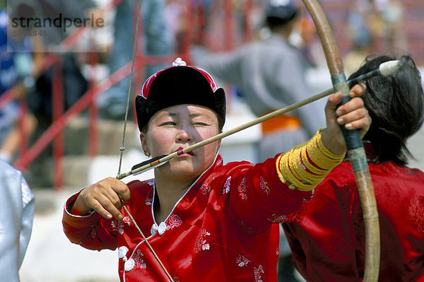 Bogenschießen-Contest  Naadam Festival  Oulaan Bator (Ulan Bator)  Mongolei  Zentralasien  Asien