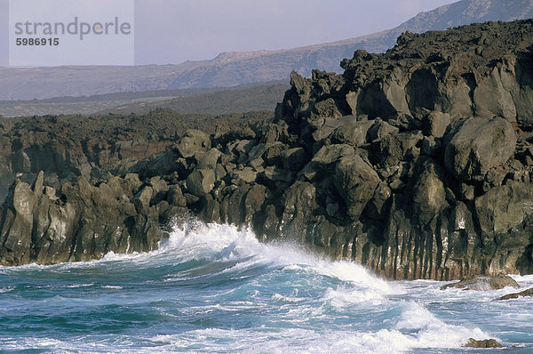 Vulkanische Felsen und Meer  Parque Nacional de Timanfaya  Lanzarote  Kanarische Inseln  Spanien  Atlantik  Europa
