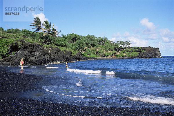 Walanapanapa Black Sand Beach  Hana Küste  Maui  Hawaii  Hawaii  Vereinigte Staaten von Amerika  Pazifik  Nordamerika