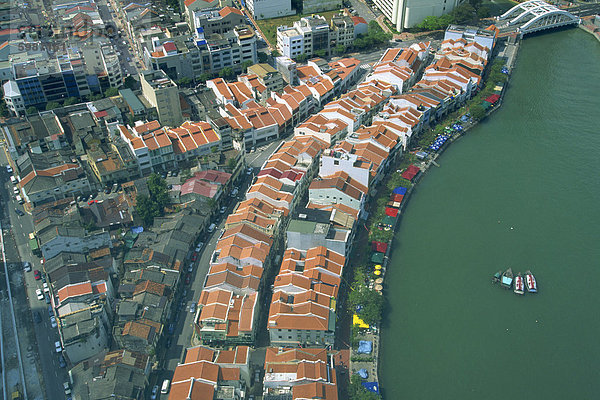 Luftaufnahmen von Gebäuden entlang der Uferpromenade von den Boat Quay in Singapur  Südostasien  Asien