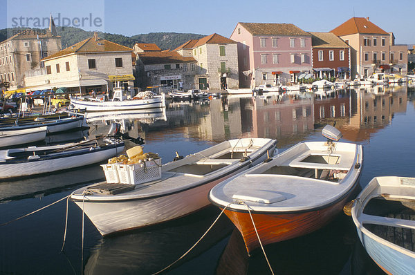 Morgen ruhig im Hafen  Starigrad  Insel Hvar  Dalmatien  Kroatien  Europa