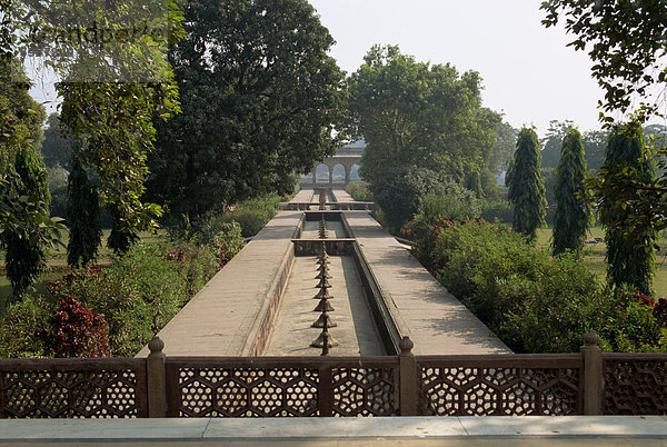 Sommer-Palast  erbaut 1768 AD mit über 2000 Brunnen  Deeg  Rajasthan Indien  Asien