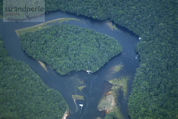 Fluss in der Nähe von Kavak  ein indianisches Dorf nahe der Salto Angel  Venezuela  Südamerika