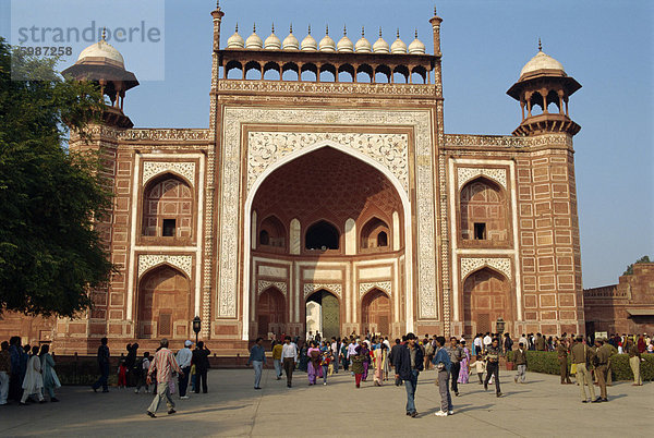 Eingangstor zum Taj Mahal  UNESCO Weltkulturerbe  Agra  Uttar Pradesh state  Indien  Asien