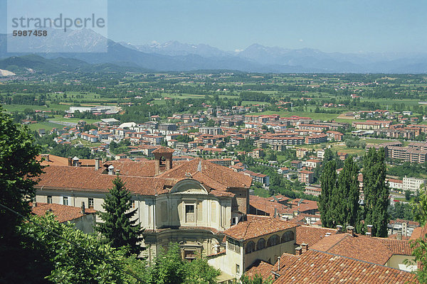 Mondovi Piazza Blick über die Alpen  Piemont  Italien  Europa