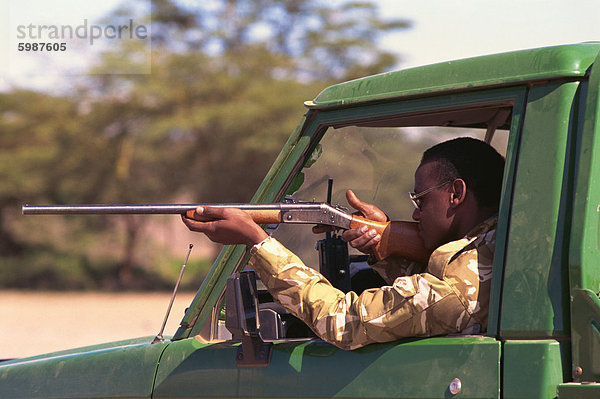 Dr. Wambua  Tierarzt  Amboseli Game Reserve  Kenia  Ostafrika  Afrika