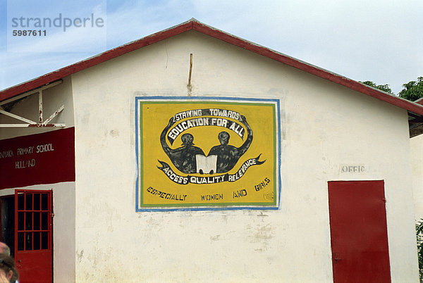 Dorfschule in der Nähe von Banjul in Gambia  Westafrika  Afrika