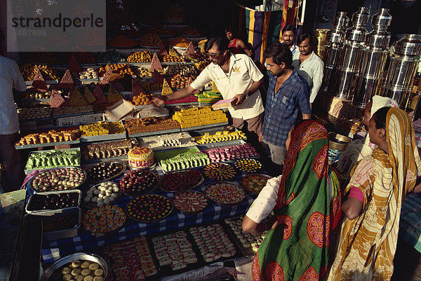 Konditorei  Ahmedabad  Gujarat  Indien  Asien