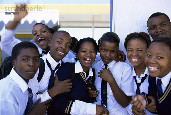 Eine Gruppe von Jugendlichen  Kapstadt  Südafrika  Afrika