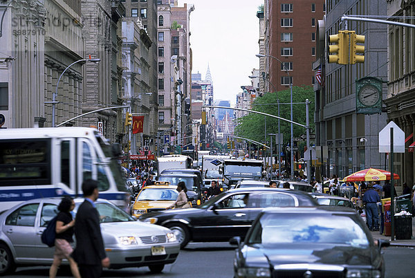 Dichten Verkehr am Broadway  Innenstadt von Manhattan  New York  New York State  Vereinigten Staaten von Amerika  Nordamerika