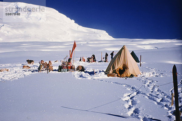 Camp am unteren Rand Leneketali  am gleichen Standort wie Amundsen  Antarktis  Polarregionen