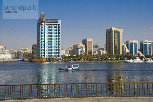 Sharjah Creek Skyline  Sharjah  Vereinigte Arabische Emirate  Naher Osten