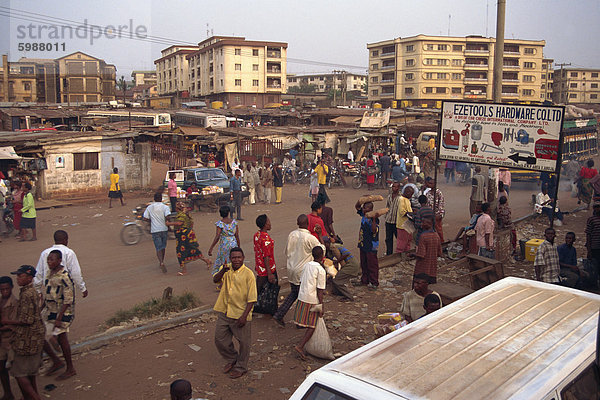 Straßenszene  Onitsha  Nigeria  Westafrika  Afrika