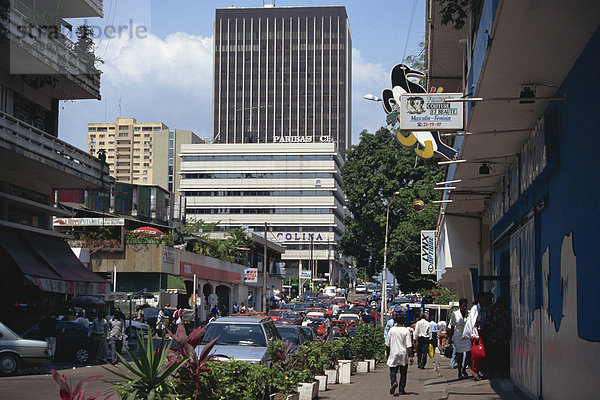 Straßenszene in Stadtzentrum  Plateau District  Abidjan  Elfenbeinküste  Westafrika  Afrika