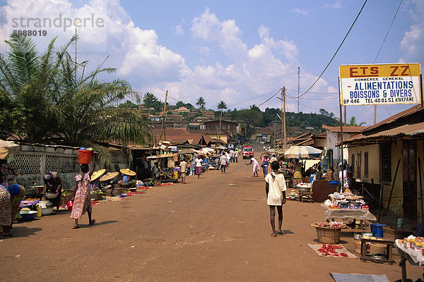 Straßenszene  Atakpame  Togo  Westafrika  Afrika