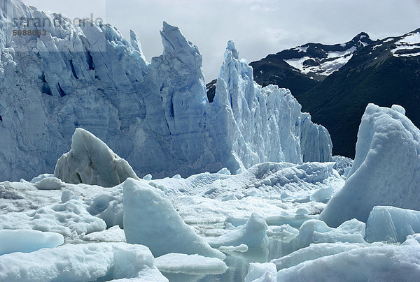 Loses Eis vom Eisberge von der Perito-Moreno-Gletscher in Argentinien  Südamerika